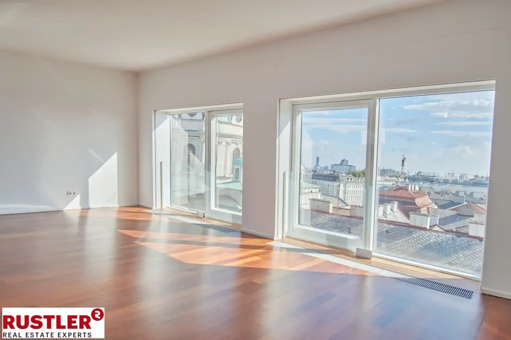 TRAUMHAFTE DG-WOHNUNG MIT BLICK AUF DIE KARLSKIRCHE!