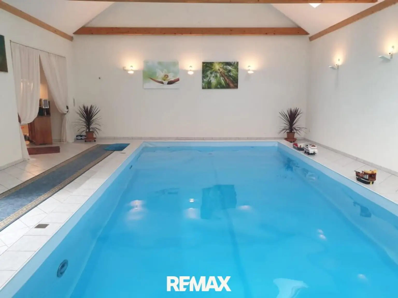 Indoor-Pool