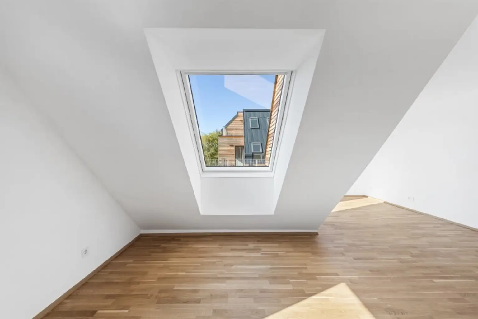 Geräumige Dachgeschoss Wohnung an der Lobau!