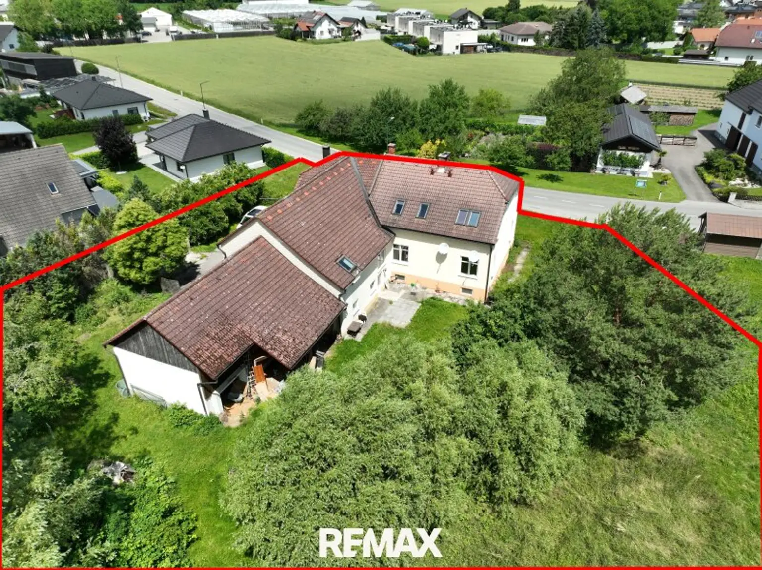 an einer Nebenstraße gelegen