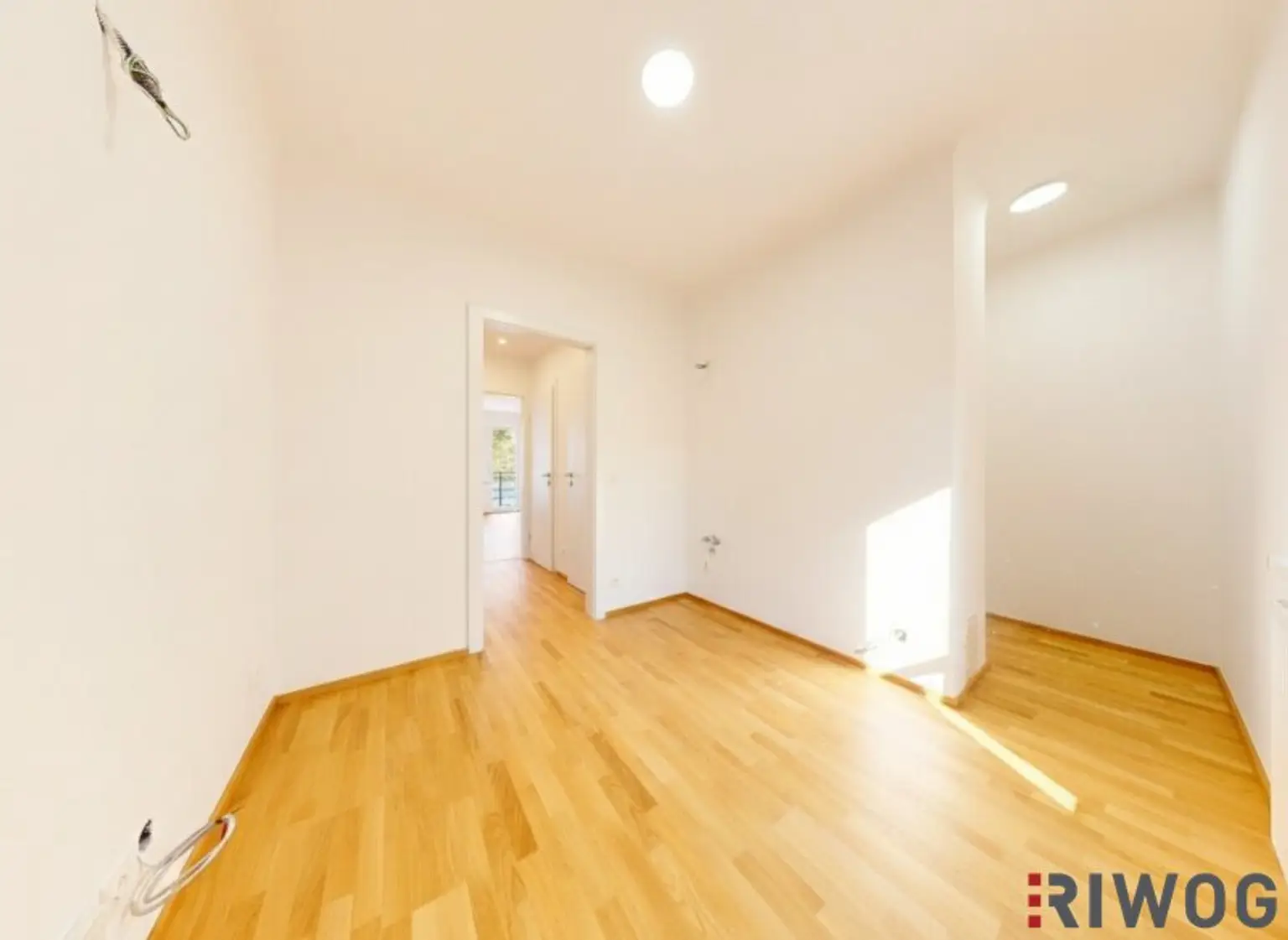 ERSTBEZUG nach Sanierung I Großzügige 2 Zimmer Wohnung mit Loggia I Tischler Einbauküche inkl. Siemensgeräte I Allerheiligenplatz I U-Bahn Nähe