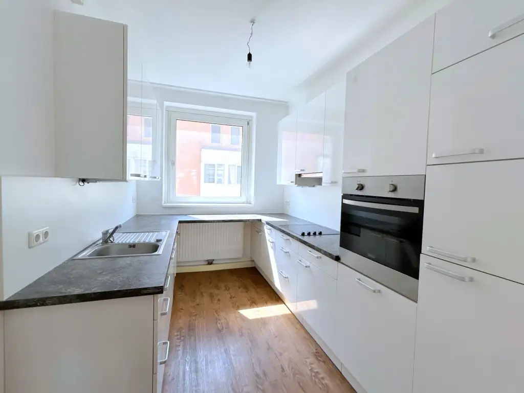 Linz/Stadt (Schubertstraße): Mietwohnung ca. 81,4 m² Wfl + BALKON (WG-geeignet)