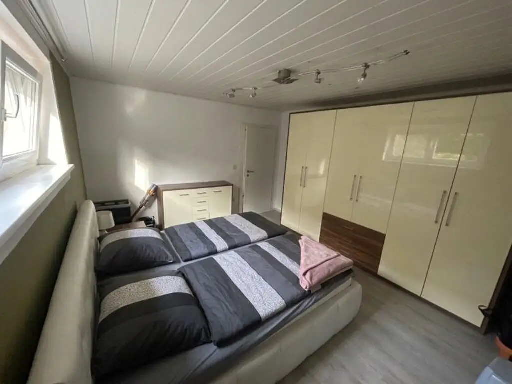 Eigennutzen oder Vermieten: Modernisiertes Zweifamilienhaus 195m² mit 6 Zimmern in verkehrsgünstiger Lage zur St Veiter Strasse , in Kärnten  € 419.000