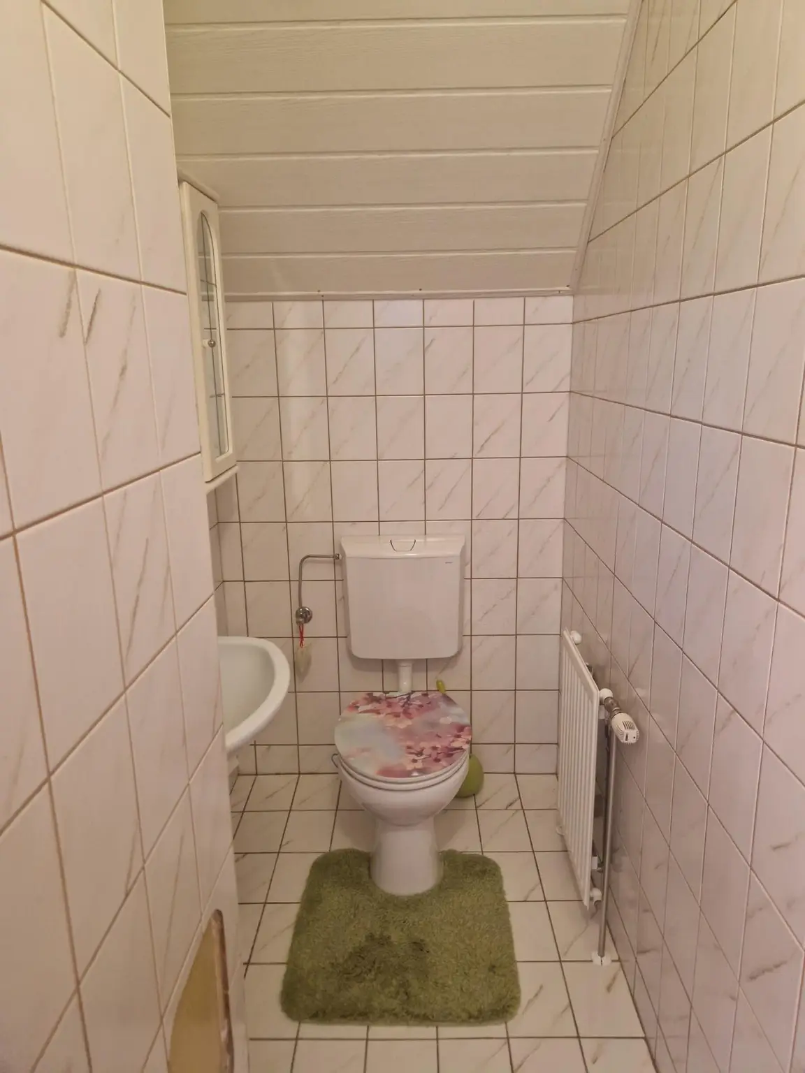 SOLIDES WOHNHAUS MIT EHEMALIGEM SOMMERHAUS, HERRLICHER TERRASSE UND POOL IN TRAUMHAFTER RUHELAGE
