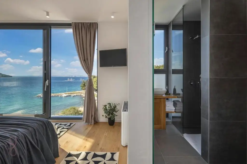 Stilvoll investieren – Exklusive Seafront-Villa auf Ugljan mit Meerblick & Vermietungspotenzial
