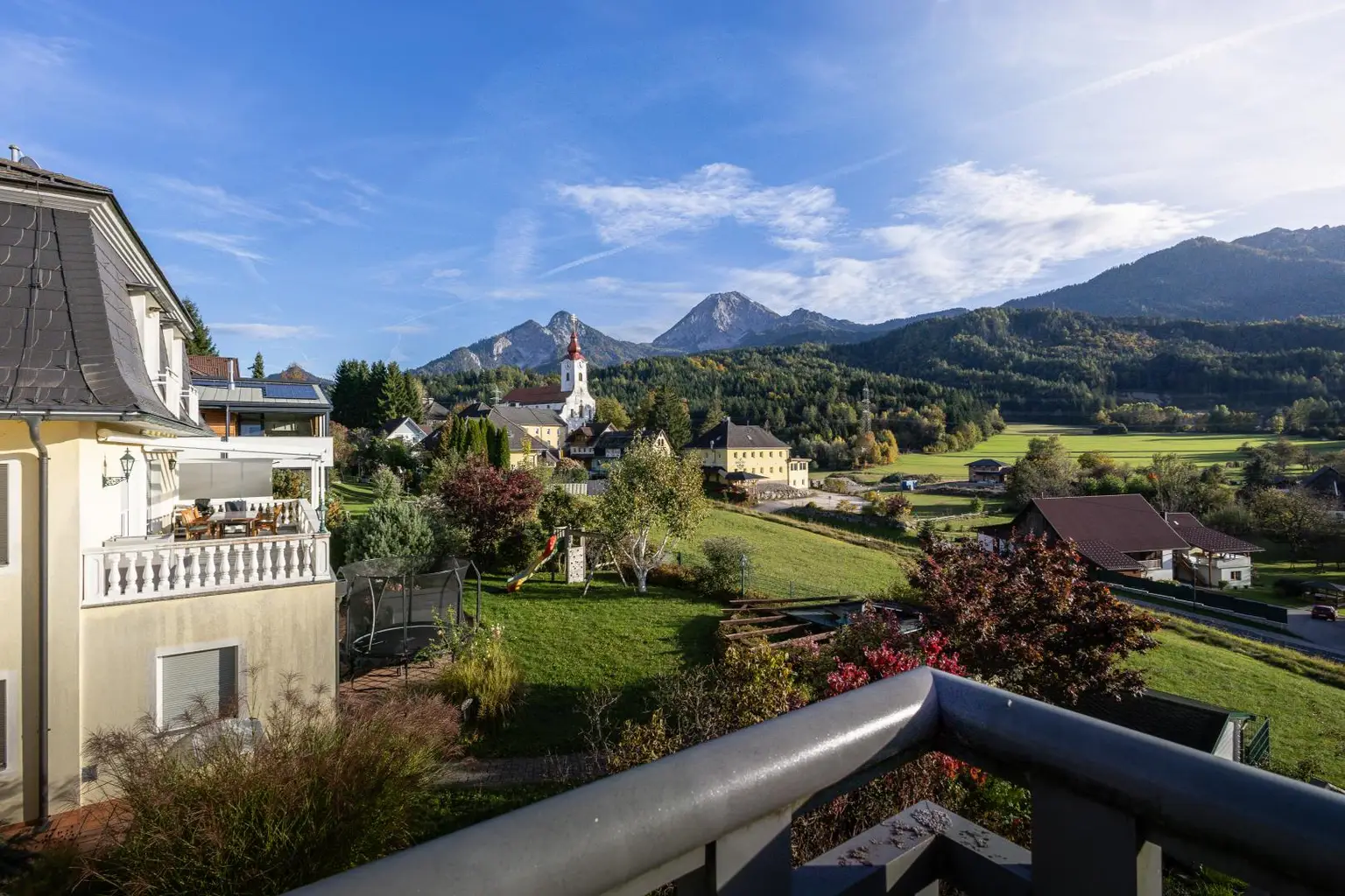 Ein- Zweifamilienhaus mit traumhaften Mittagskogelblick