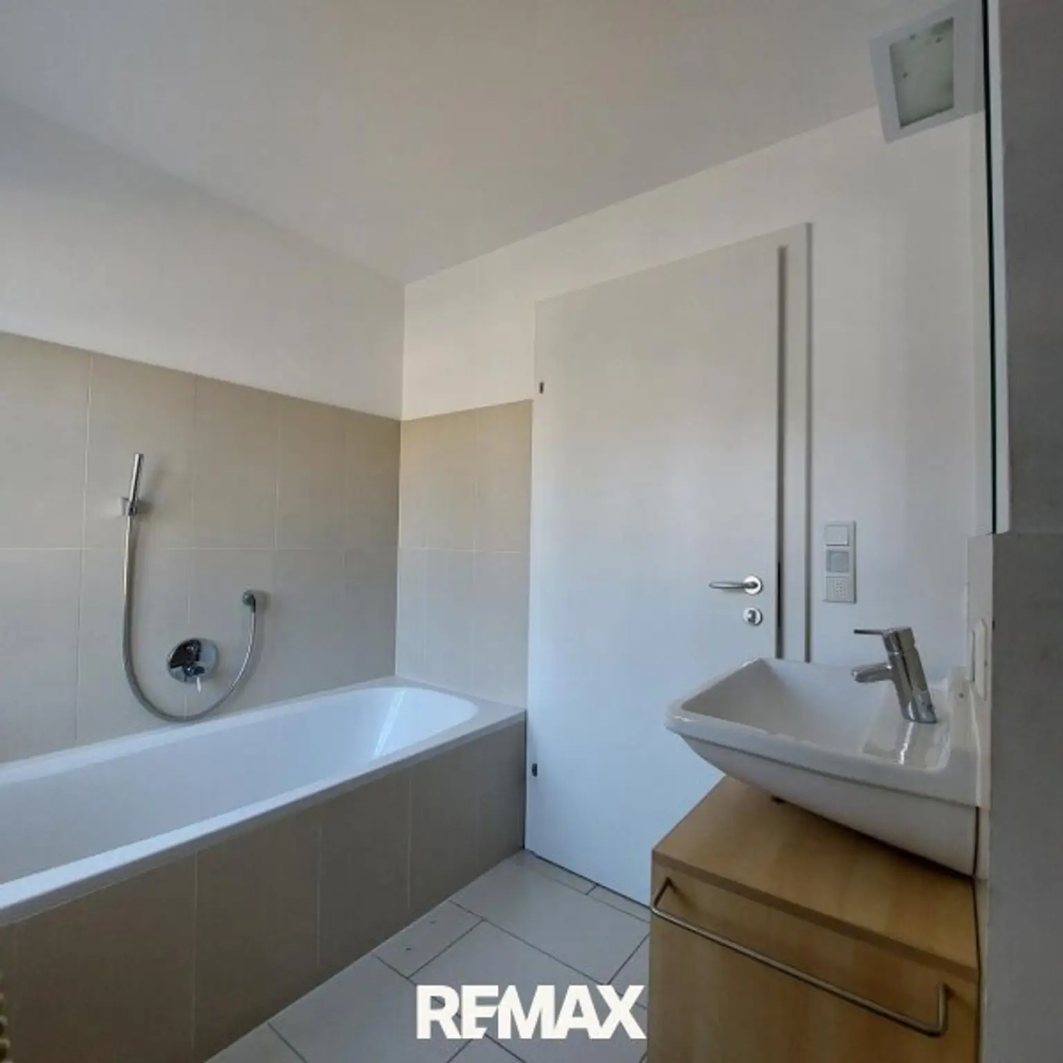 modernes Badezimmer
