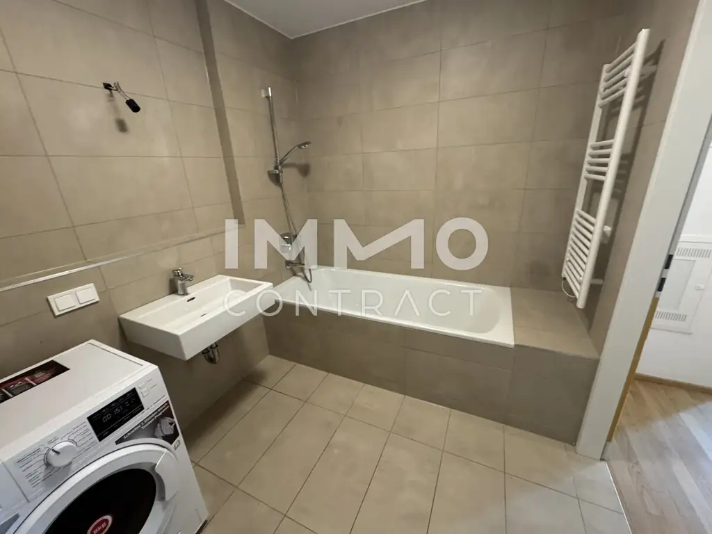Möblierte 2 Zimmer Wohnung im TrIIIple Turm 1 - Pool am Dach - U3 Station um die Ecke!