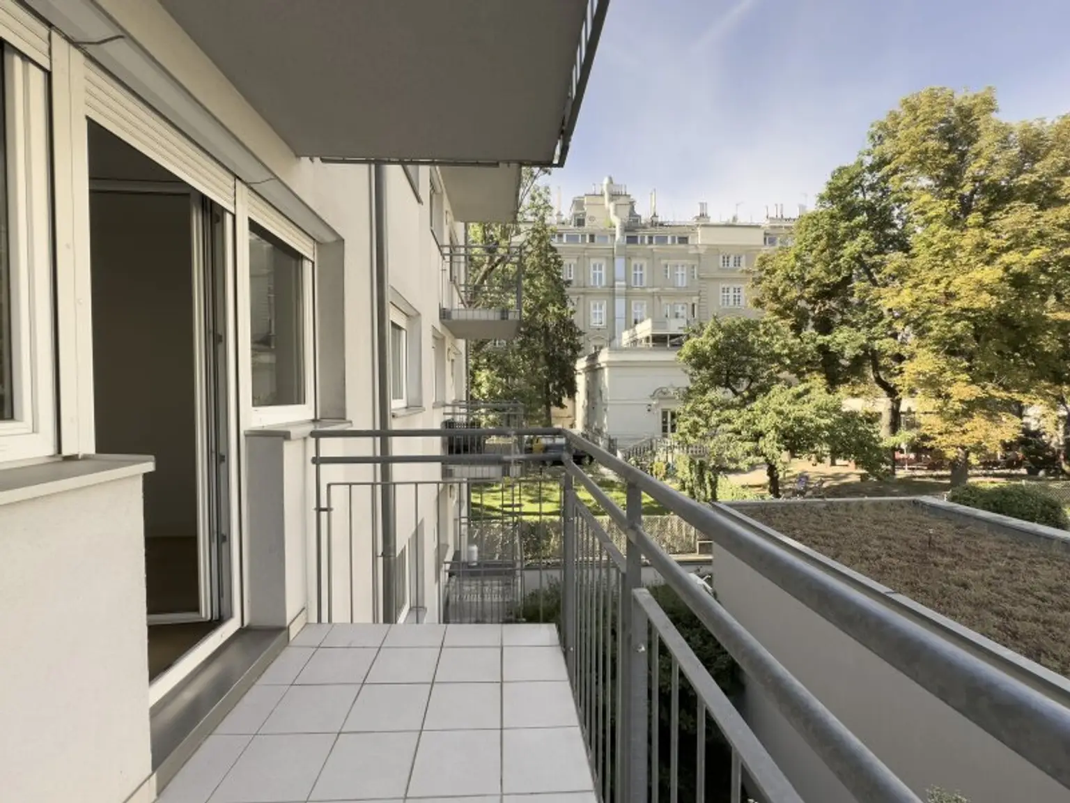 Neubau mit Balkon Richtung Innenhof | Stellplatz im KP inkludiert | ruhig & citynah bei Schmelz/Lugner City