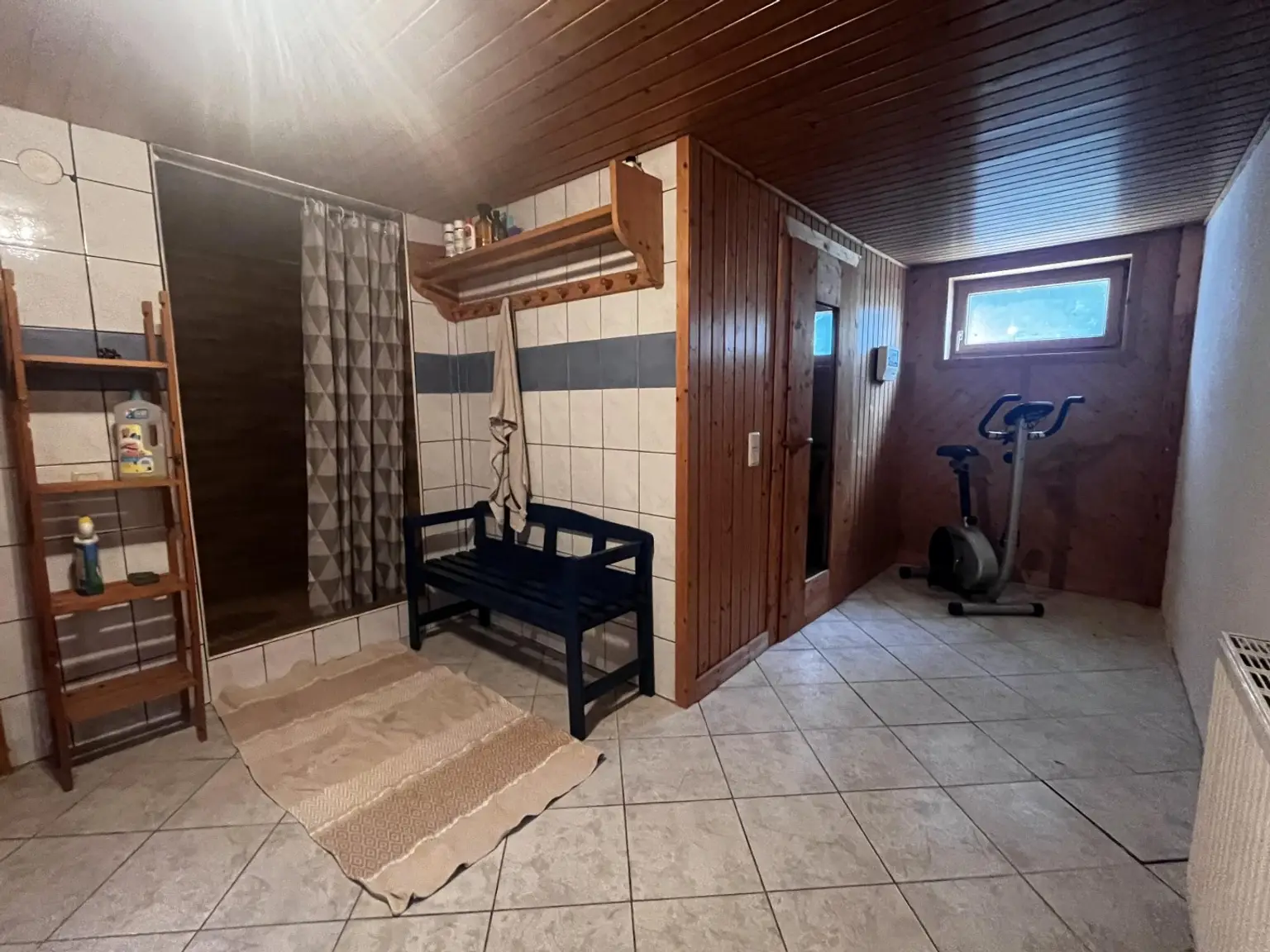 "Solides, Charmantes Haus mit Garten und Pool"