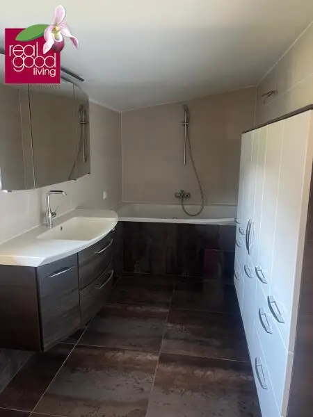 Teilmöbliertes Traumhaus in einer Kleingartensiedlung mit Pool, Garten und einem Wohnkeller