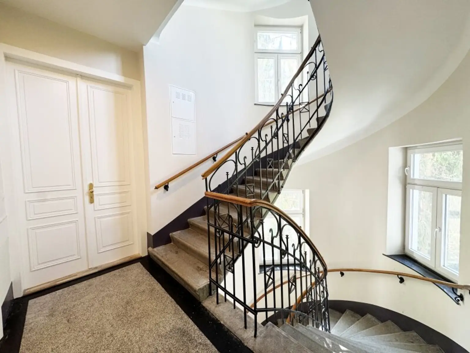 Altbau-Charme zum Erstbezug | Lichtdurchflutet, ruhig & grün | U4 vor der Tür