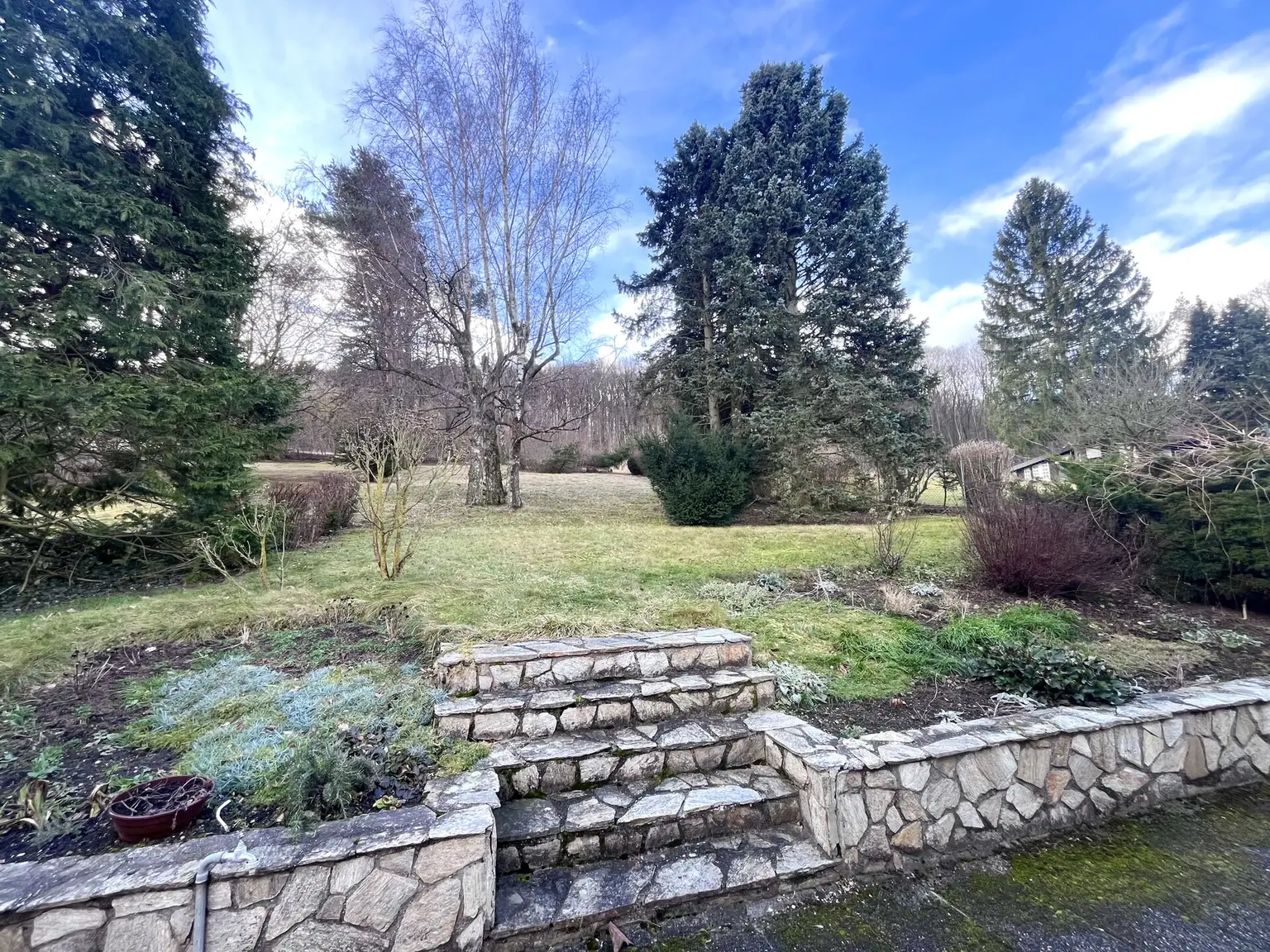 Schönes Einfamilienhaus mit Gartenparadies