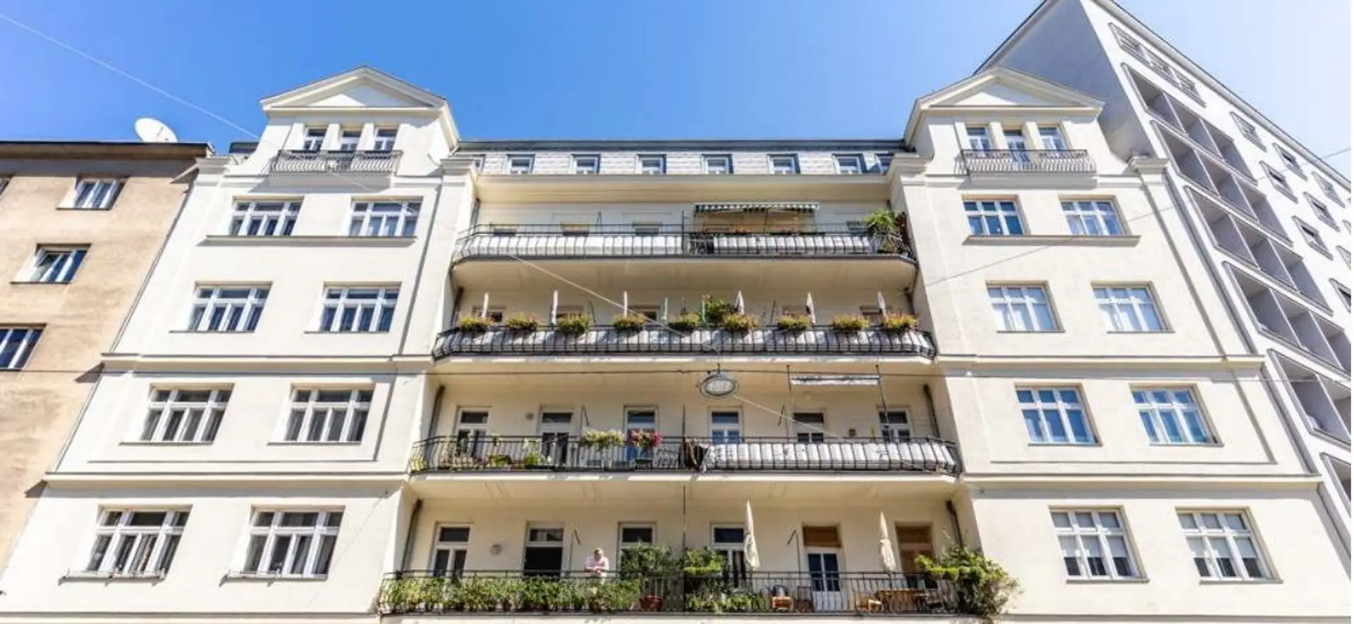 1010 Wien, Pfeilgasse 8 aussen quer