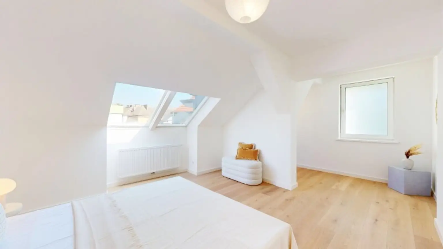 PROVISIONSFREI--Bezaubernde Dachgeschosswohnung | Erstbezug nach Sanierung | Klimaanlage | Terrasse | Lift