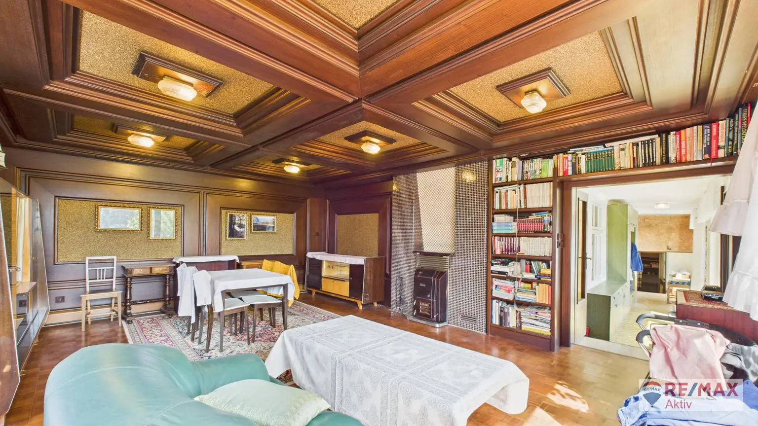 Sanierungsbedürftiges Haus mit riesigem Grundstück und Nebengebäuden