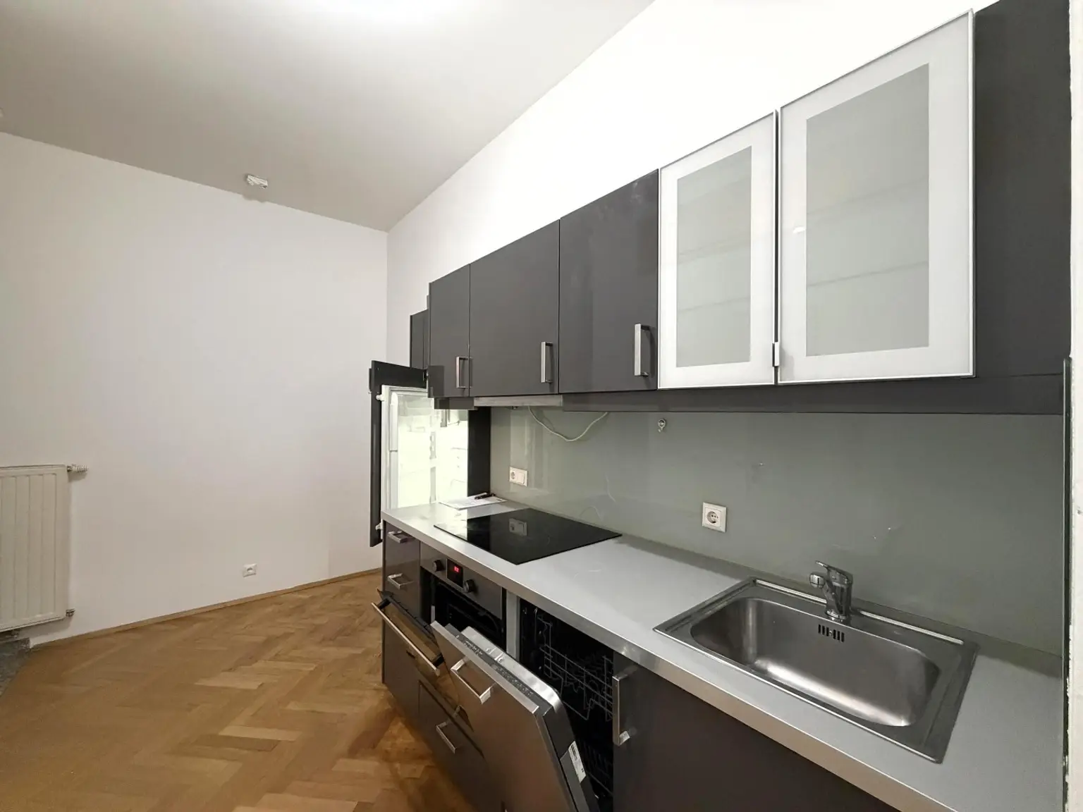 Vorzimmer / Küche / Essbereich