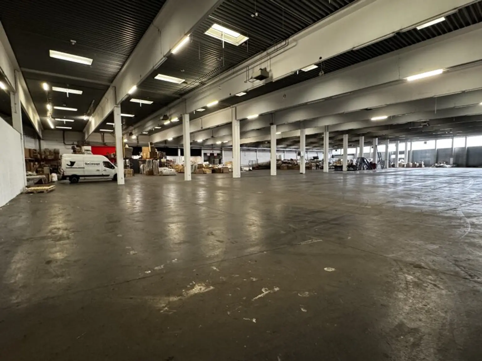 Moderne Halle mit 7 m Höhe und LKW-Zufahrt – ca. 4.445 m² im 21. Bezirk. Flexibel Nutzbar