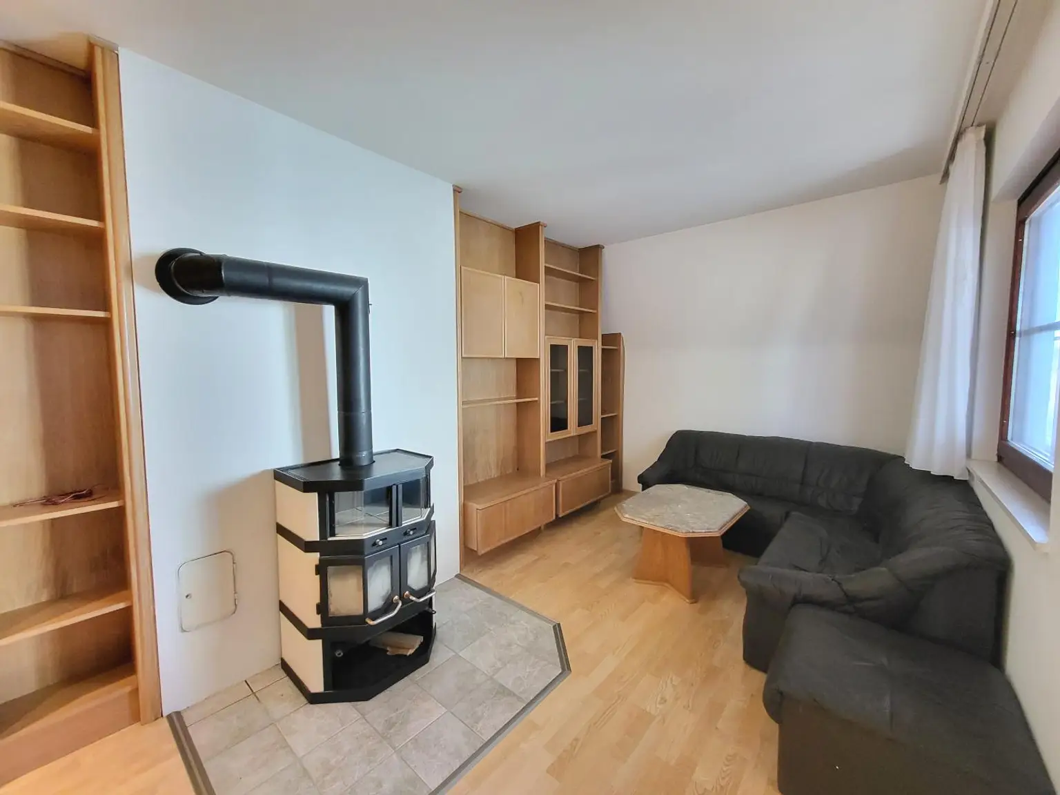 GEMÜTLICHE 3-ZIMMER-WOHNUNG MIT LOGGIA UND WUNDERSCHÖNEM AUSBLICK