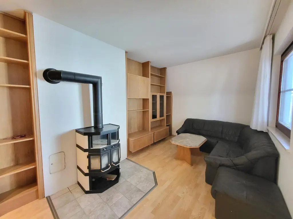 GEMÜTLICHE 3-ZIMMER-WOHNUNG MIT LOGGIA UND WUNDERSCHÖNEM AUSBLICK