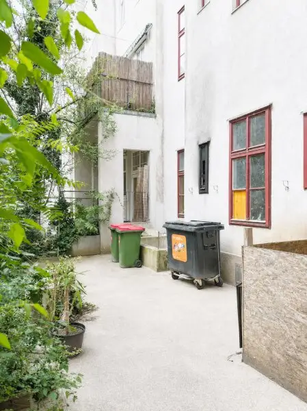Perfekt für Eigennutzer oder Anleger – Leerstehende sanierungsbedürftige Altbauwohnung