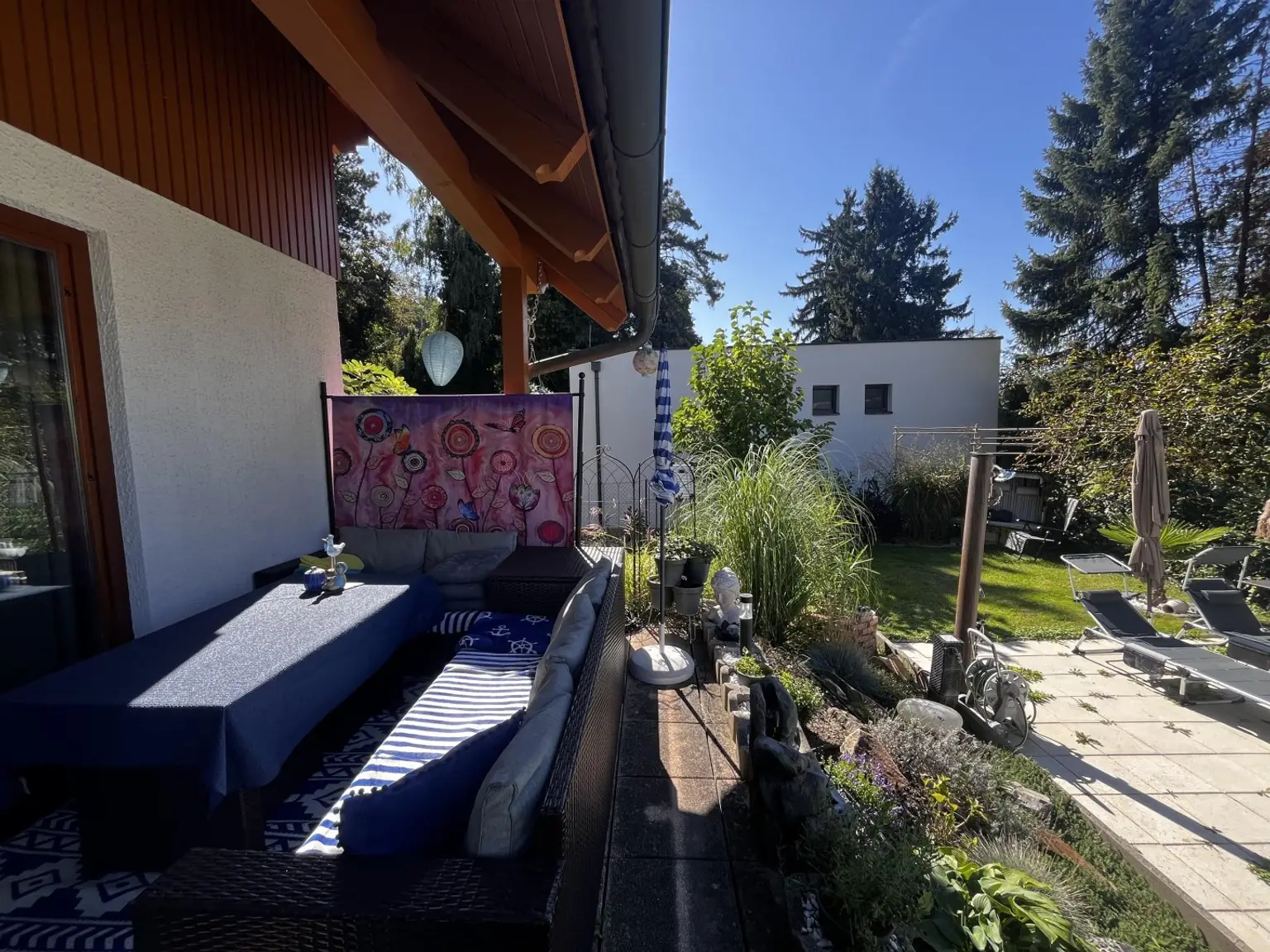 "Solides Haus mit Garten und Pool"