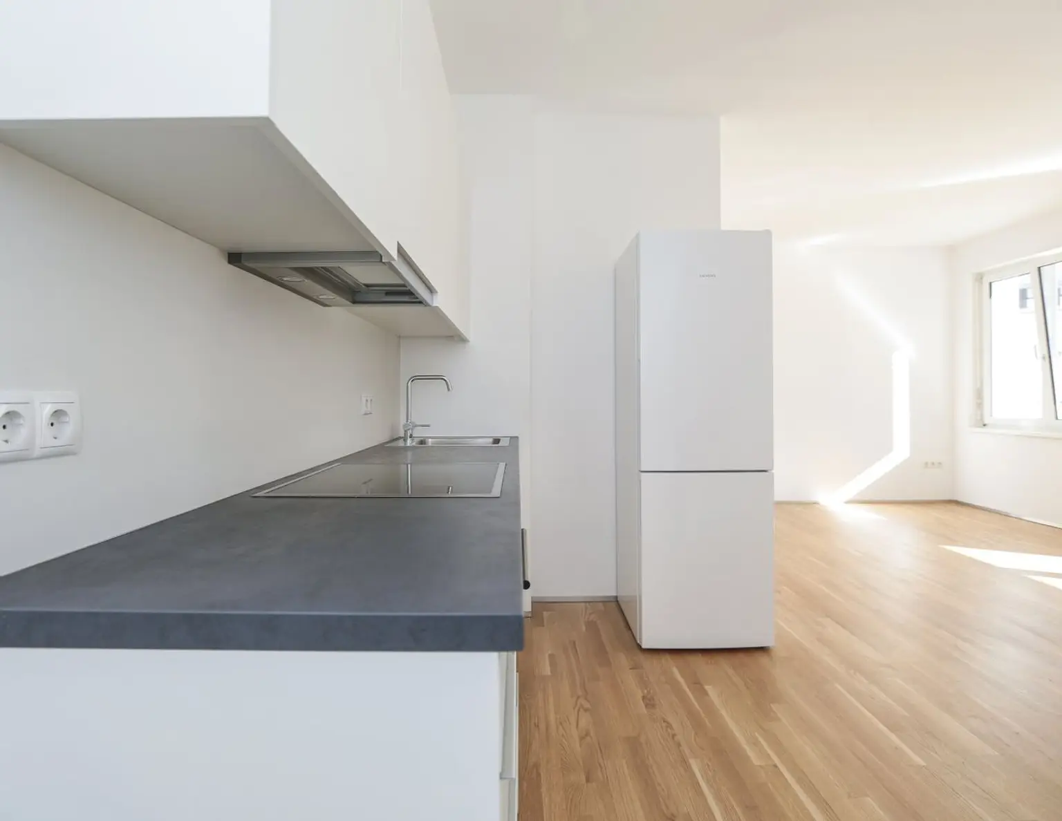 Wunderschön: 2 Zimmer, Terrasse, Paketanlage und Service-App