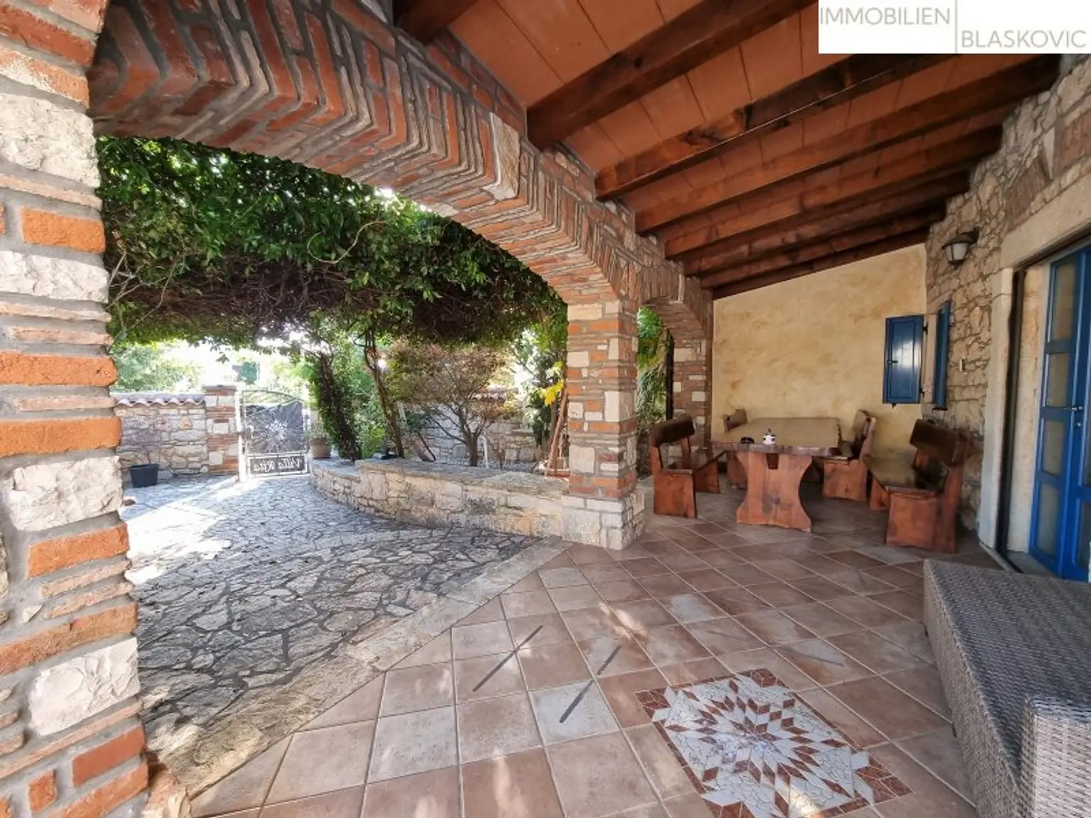 Porec Umgebung - Attraktives Steinhaus mit 2 Appartements und Pool/Wellness