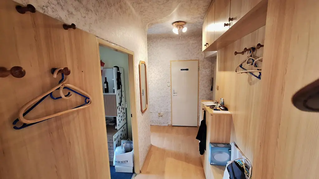 Zentrumsnahe sonnige Dachgeschosswohnung  mit Eckterrasse in Schwechat.