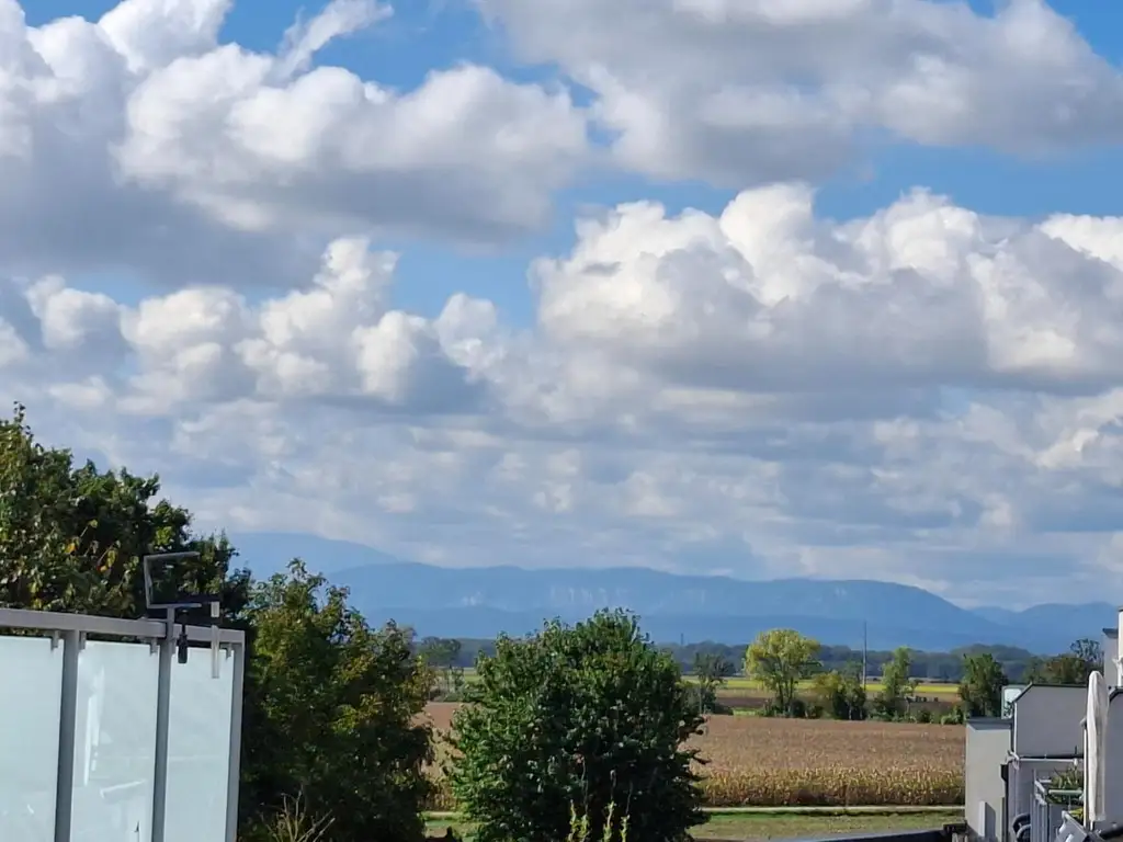 Moderne Eigentumswohnung mit 28 m² Dachterrasse in bester Lage