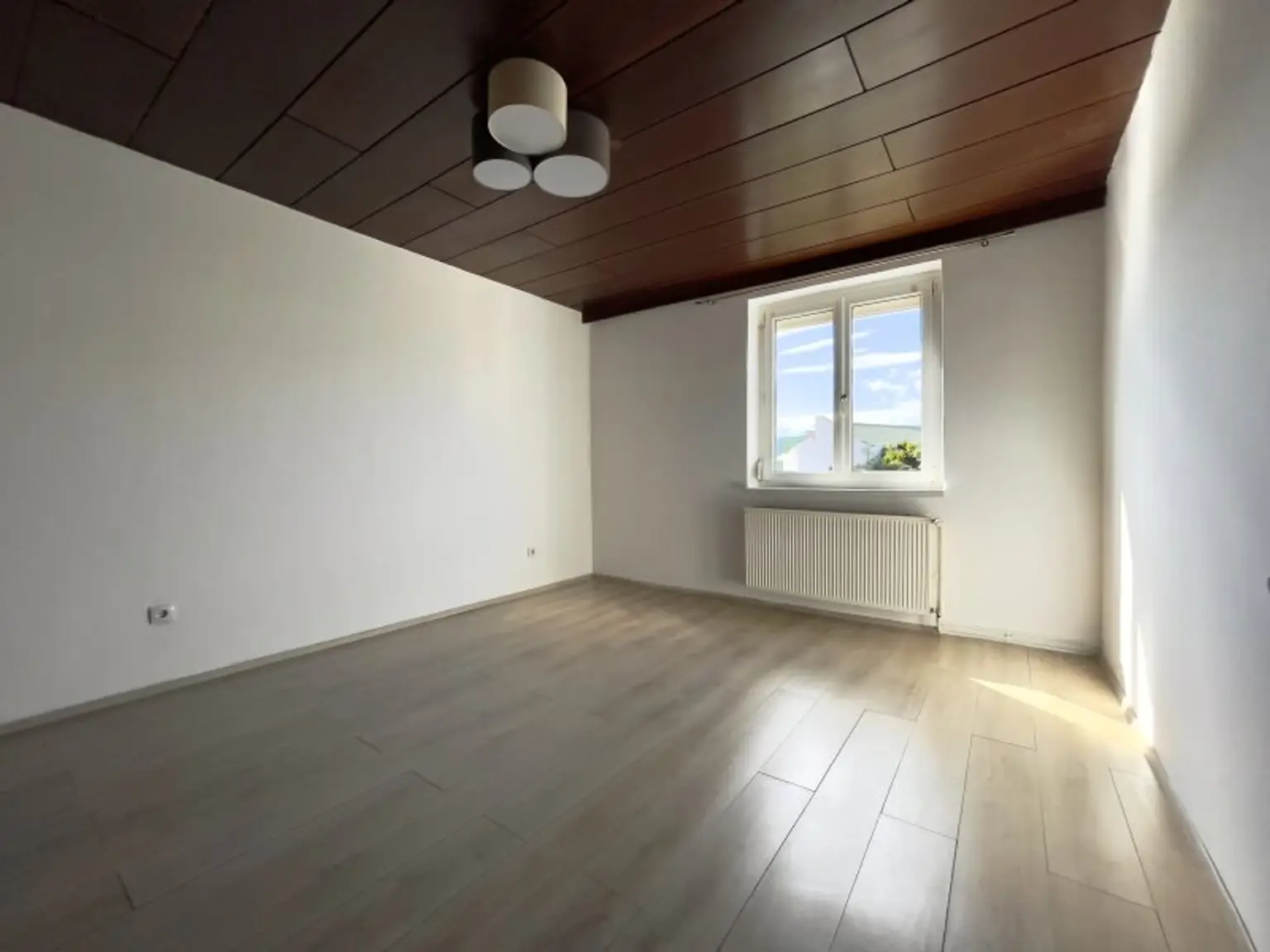 Hofseitige Wohlfühloase mit Balkon & Bergblick – ruhig gelegen, zentral erreichbar!