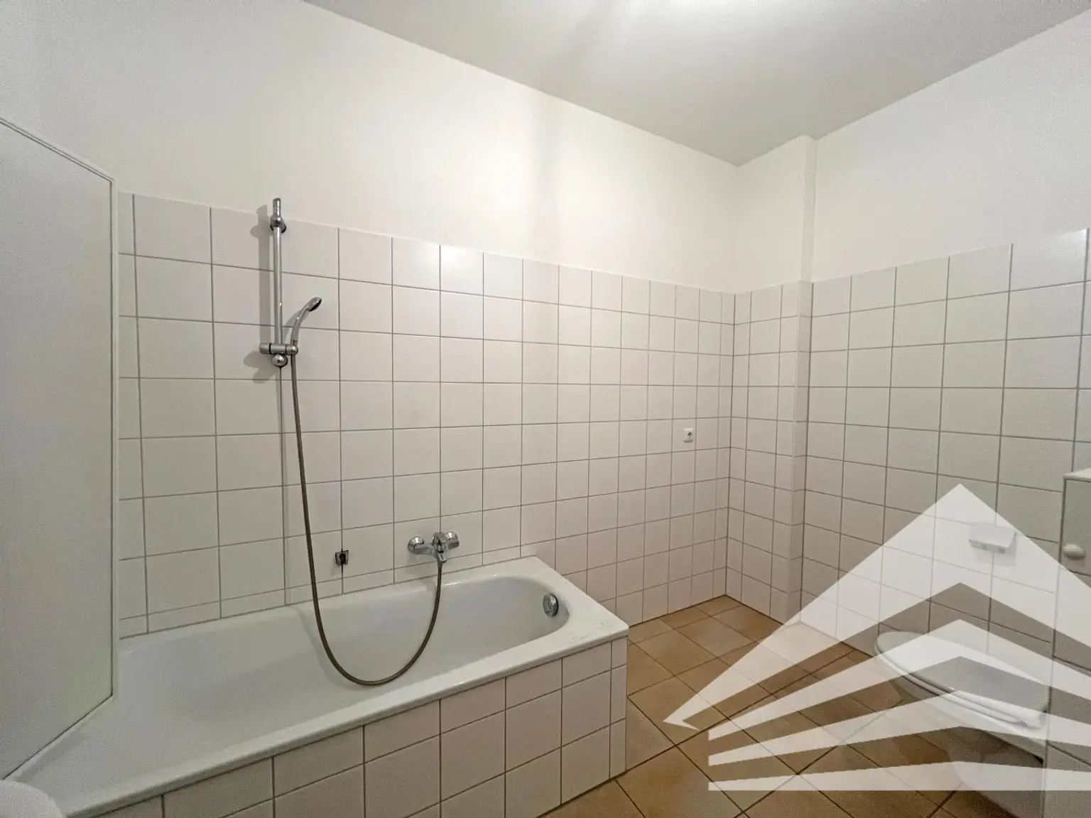 Badezimmer inkl. Wanne und WC