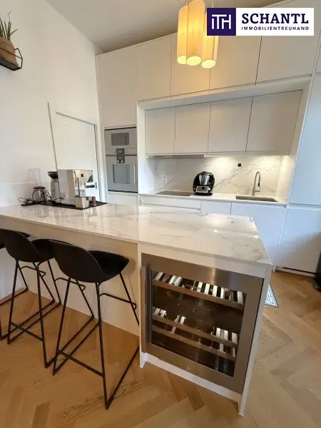 Zeitlose Eleganz trifft modernen Wohnkomfort – stilvoll sanierte 3,5-Zimmer-Altbauwohnung mit Designküche, zwei Außenflächen & Toplage nahe dem Türkenschanzpark