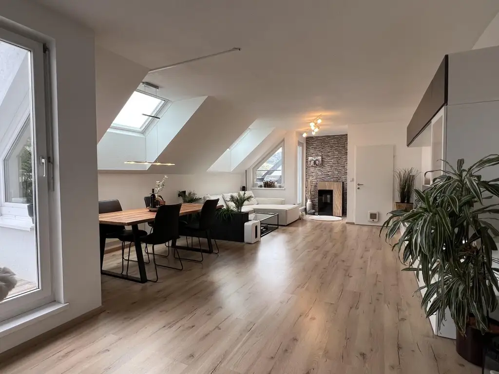 "Große Eigentumswohnung mit 2 Balkonen"