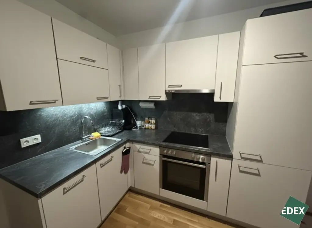 Charmante 2-Zimmer-Wohnung mit Balkon nahe U1 - ideal für Singles oder Paare