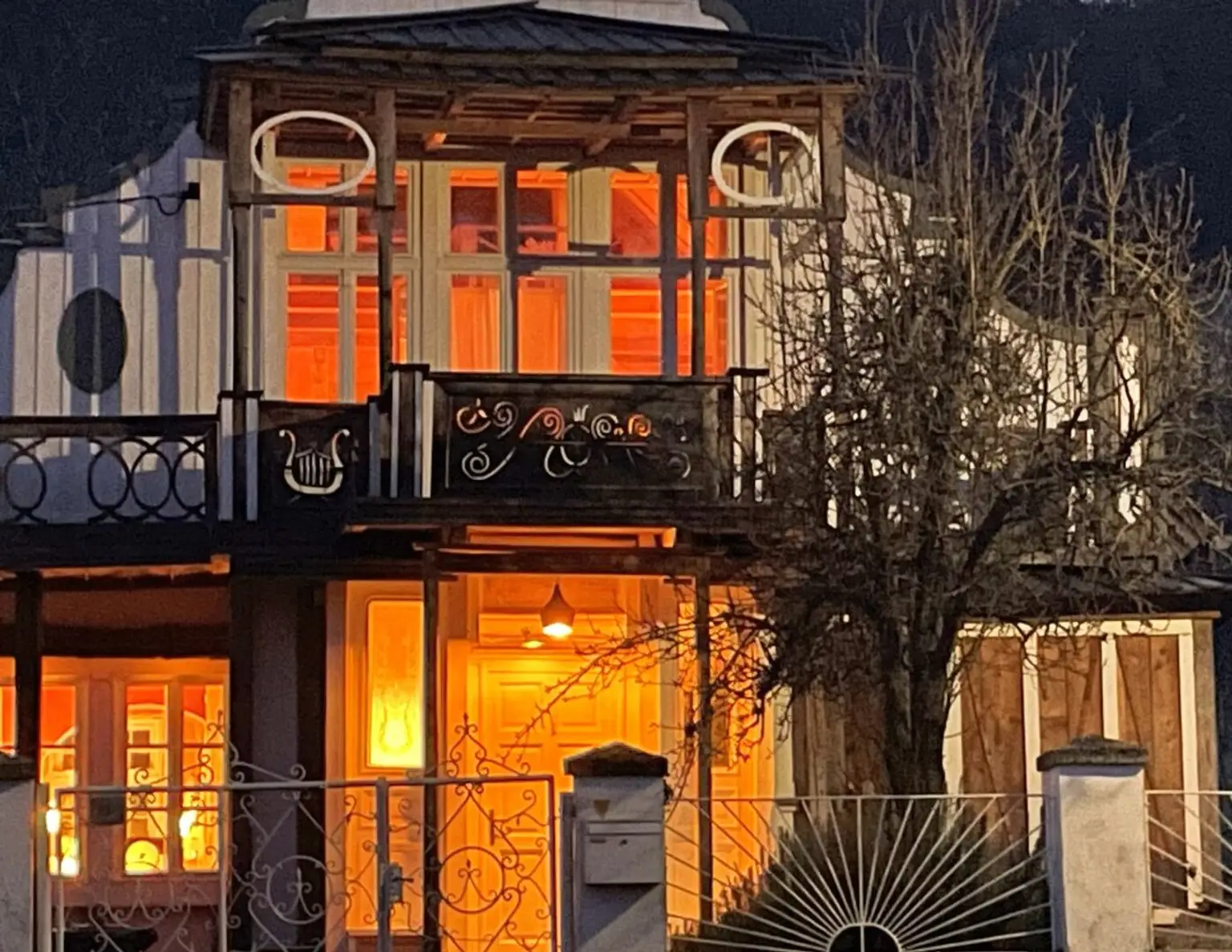 Märchenhaftes Ferienhaus mit großem Garten und Aussichtsterrasse in Szigliget am Balaton