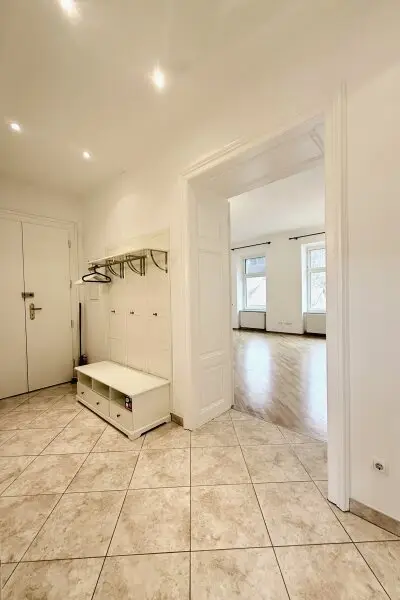 Großzügige Altbauwohnung im Zentrum von Pressbaum