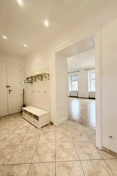 Großzügige Altbauwohnung im Zentrum von Pressbaum