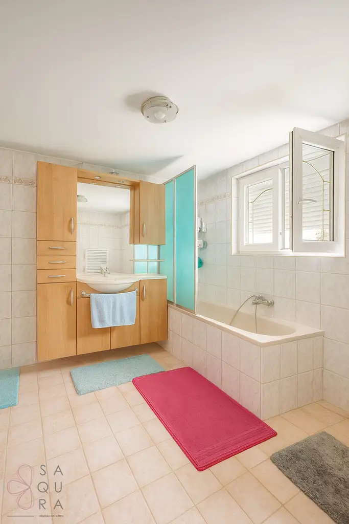 Charmantes Einfamilienhaus mit Einliegerwohnung, Garten und Garage – vielseitig nutzbar