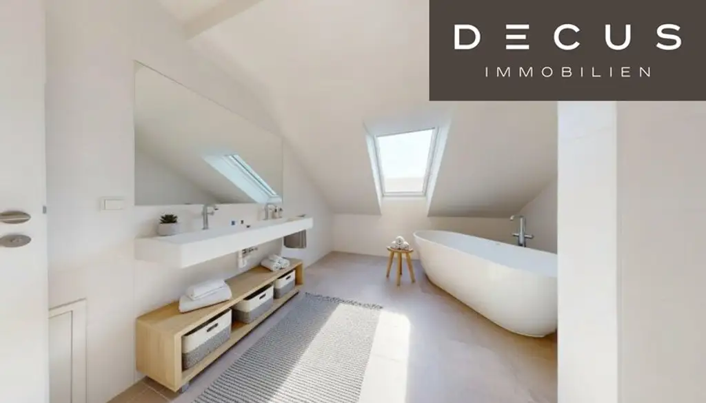 | EXKLUSIVE & LICHTDURCHFLUTETE DACHGESCHOSS - MAISONETTE - WOHNUNG MIT BLICK AUF DEN SCHLOSSBERG | PRIVATER LIFTZUGANG | 2 TERRASSEN | TOP LAGE