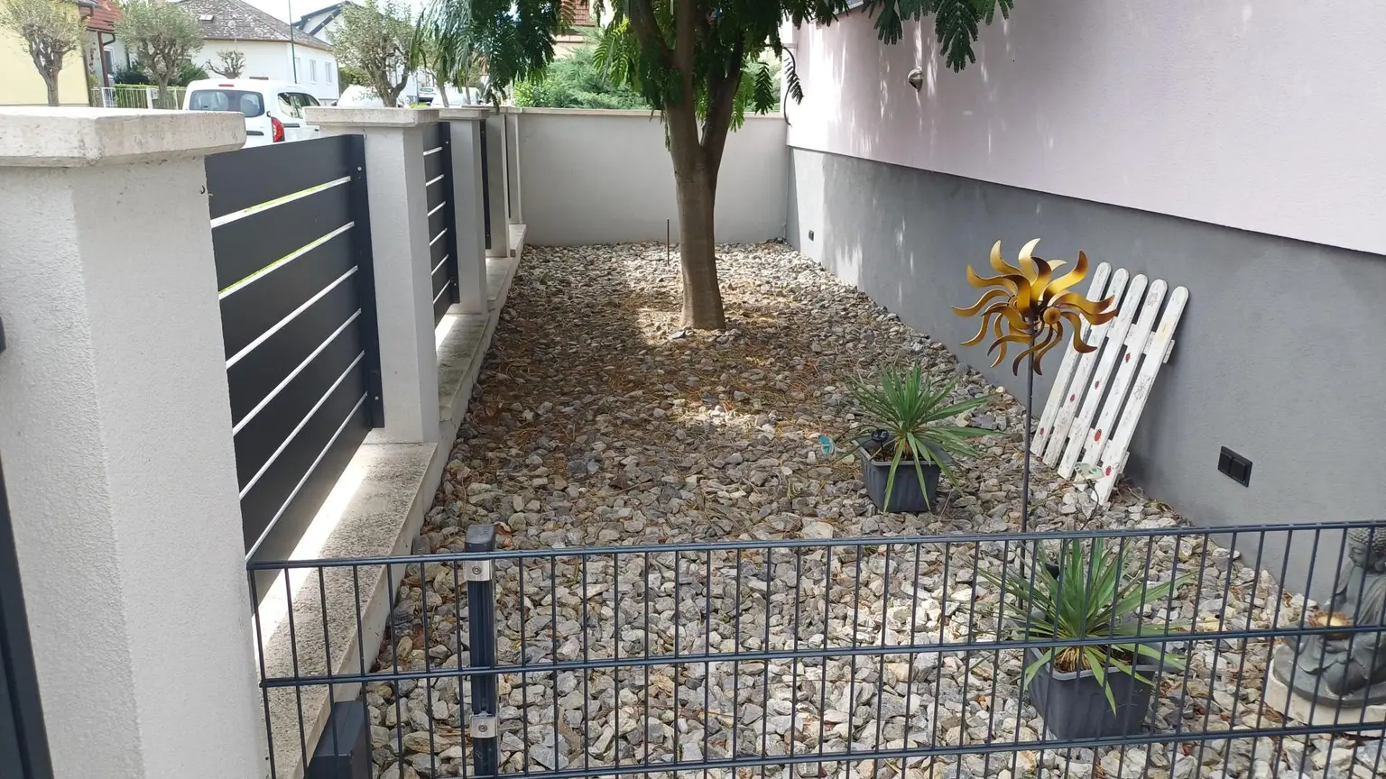 Vollkomfort Einfamilienhaus mit Pool, Sonnenterrasse und großem Garten