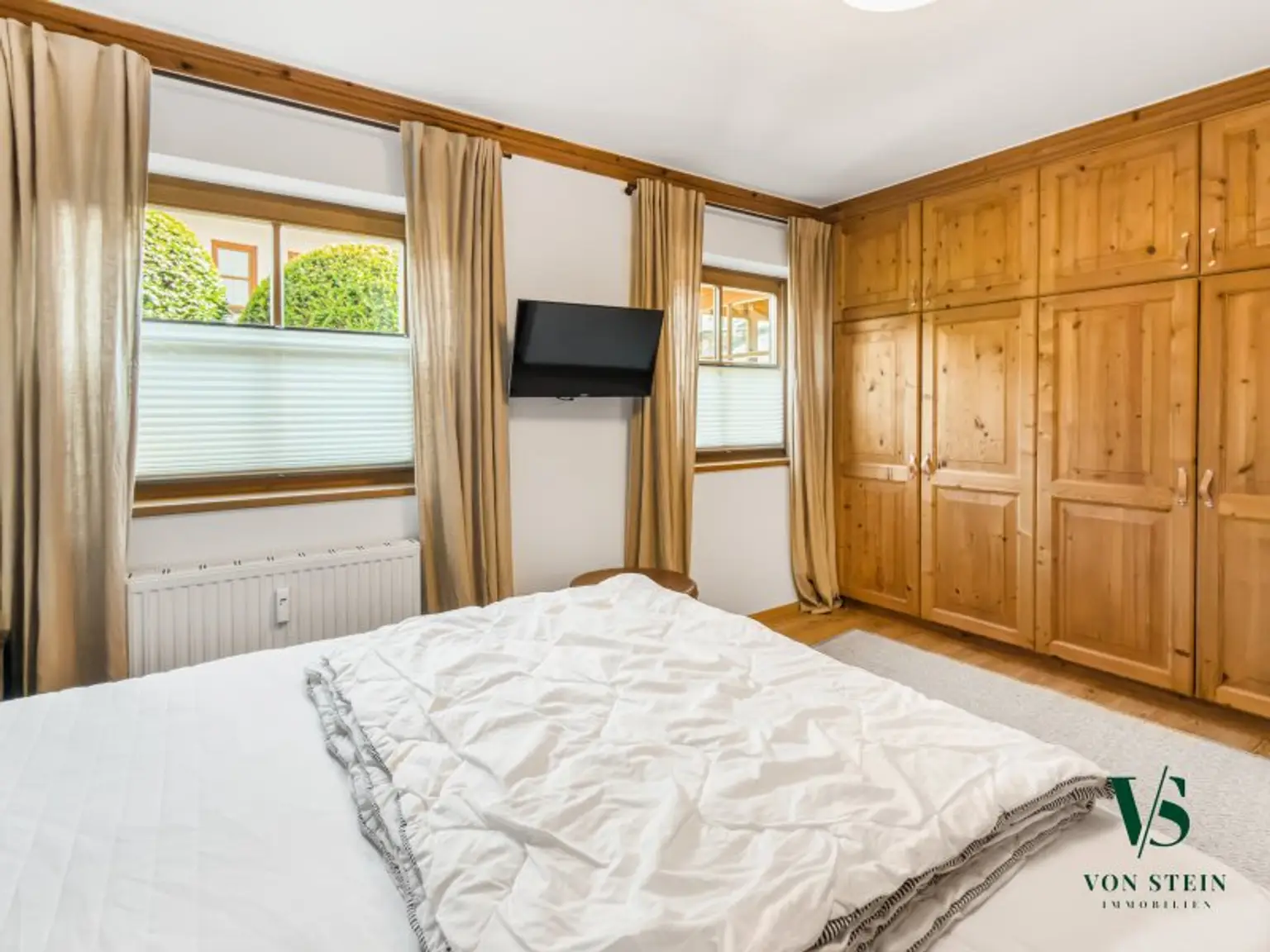 Schlafzimmer mit Einbauschrank