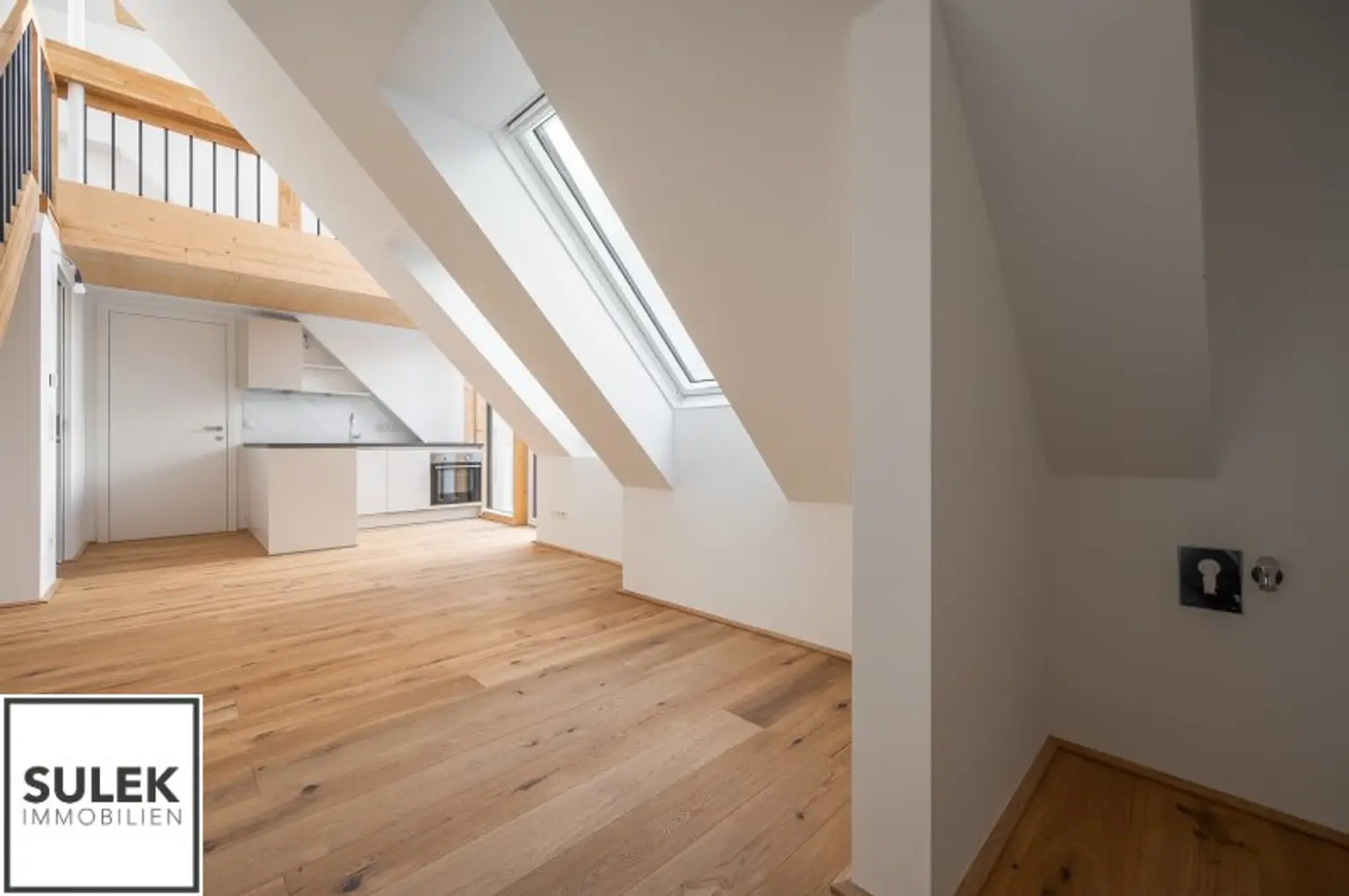 lichtdurchflutete und hochwertig ausgestattete Single-DG-Maisonette in der Czerningasse