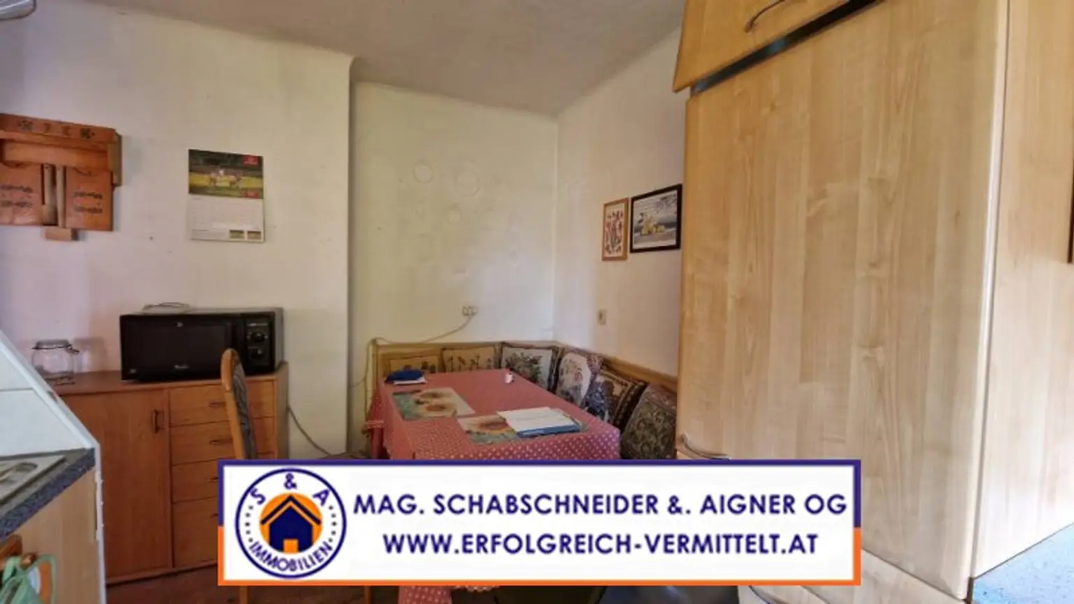 Kleines Stadthaus zum Renovieren mit ruhigem Garten mitten im Zentrum!
