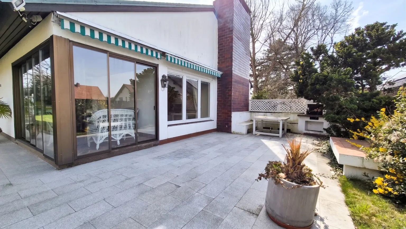 Terrasse 2 mit Grillplatz