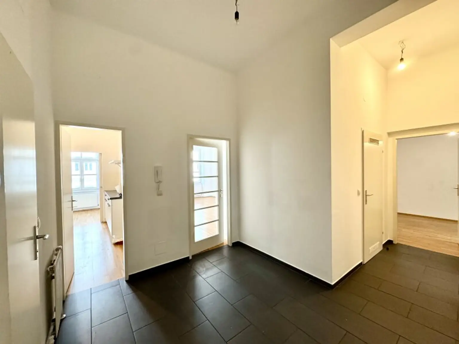 NEU! WG-Geeignete 3,5 Zimmerwohnung in wunderschönem Altbauzinshaus!