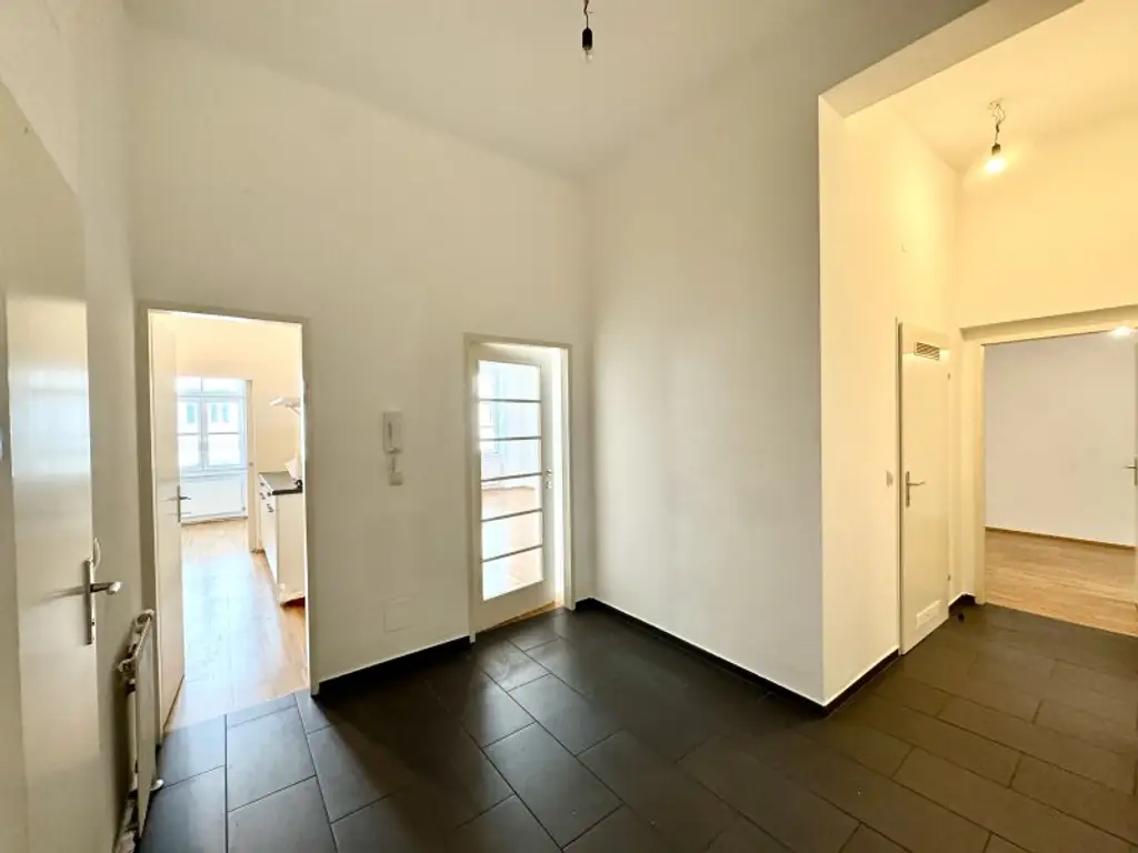 NEU! WG-Geeignete 3,5 Zimmerwohnung in wunderschönem Altbauzinshaus!