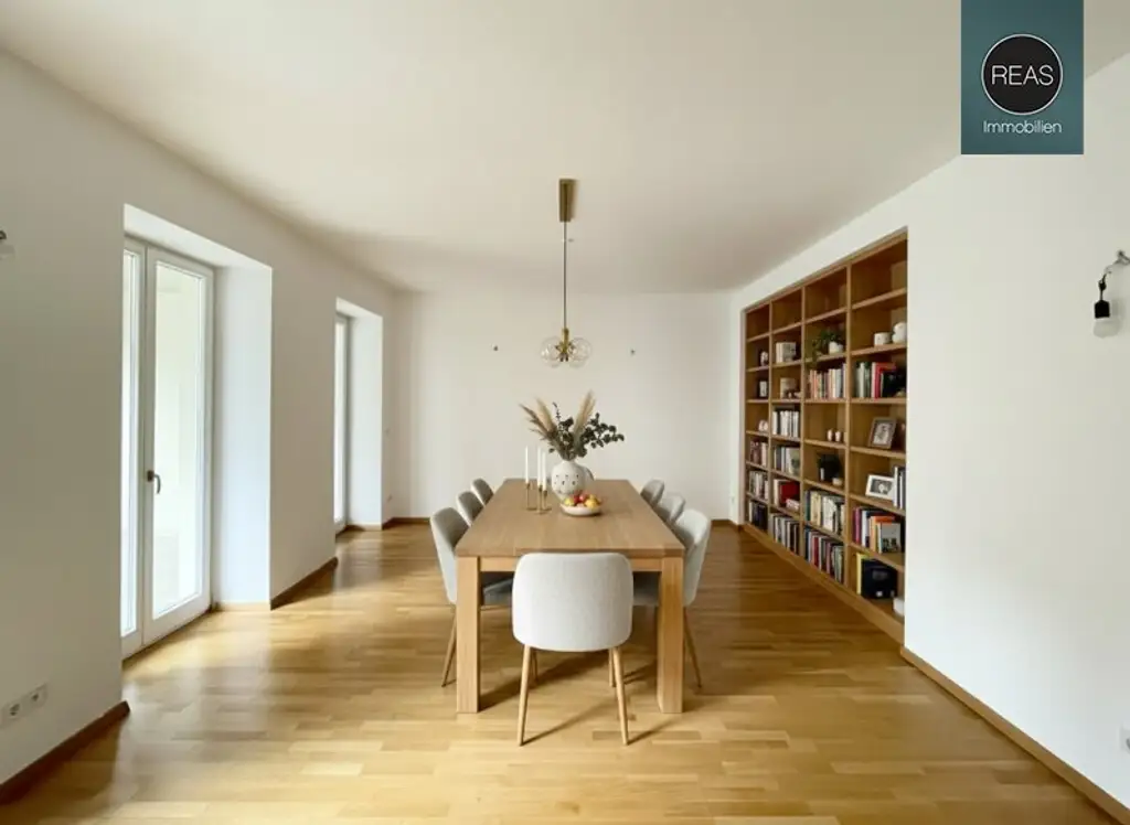 Provisionsfrei: Wunderschönes Apartment mit ruhiger Balkon-Terrasse bei der Orangerie Schönbrunn!