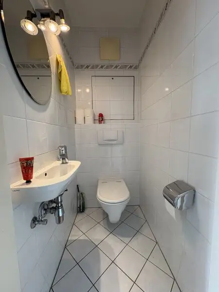 Ruhige 2-Zimmer Wohnung mit Grünblick, Terrasse + 2 Garagenplätzen