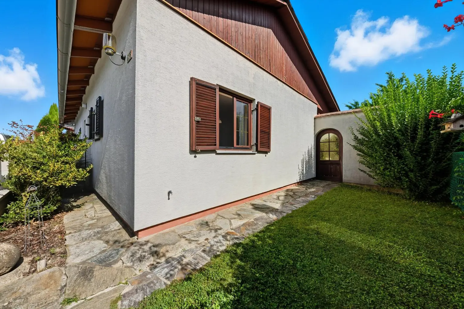 GARTENTRAUM MIT EIGENEM SEEZUGANG AM MARIENSEE- MODERN RENOVIERTES KLEINWOHNHAUS SOFORT BEZIEHBAR!